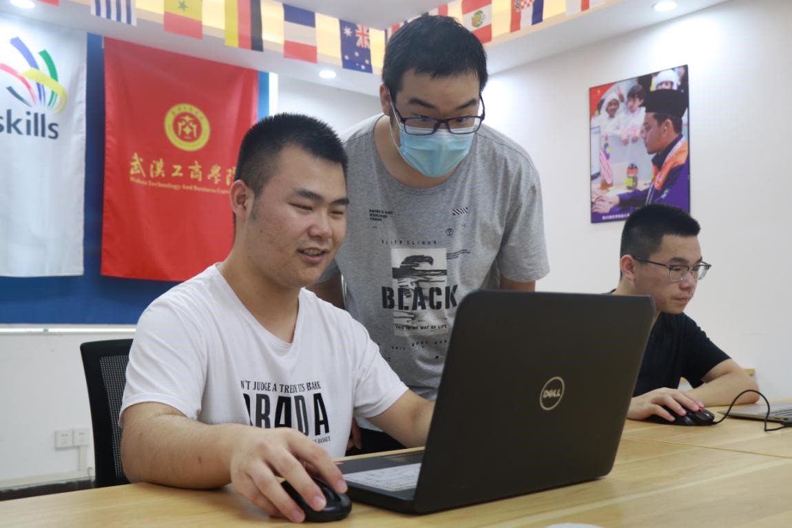 技能體驗(yàn)周活動(dòng)在武漢工商學(xué)院成功舉辦，師生共探軟件開發(fā)新趨勢